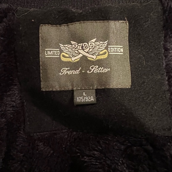 2799 Limited Edition trend setter men’s jacket, size L, black, plush, EUC - Picture 5 of 10